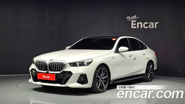 BMW 5-Series 2025 — photo 1