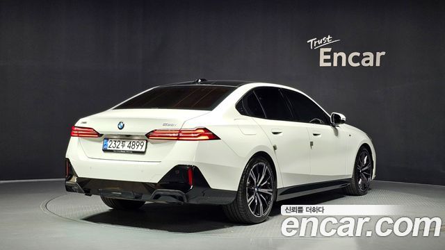 BMW 5-Series 2025 — photo 2