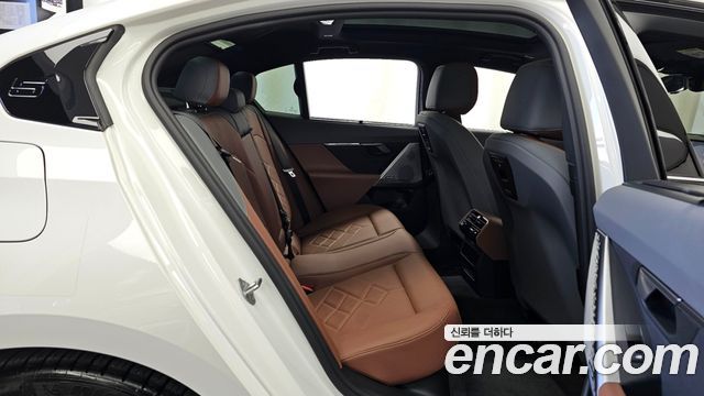 BMW 5-Series 2025 — photo 6