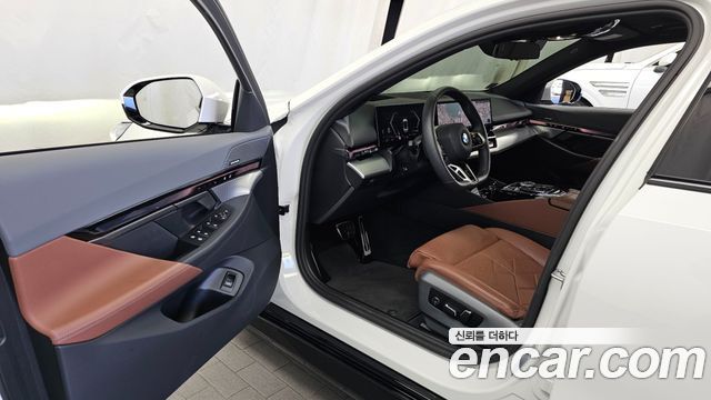 BMW 5-Series 2025 — photo 8