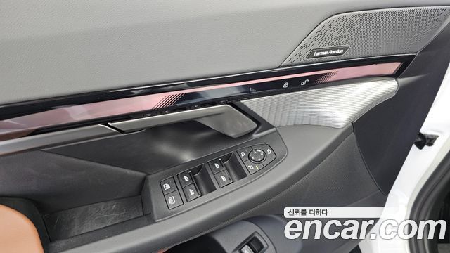 BMW 5-Series 2025 — photo 32