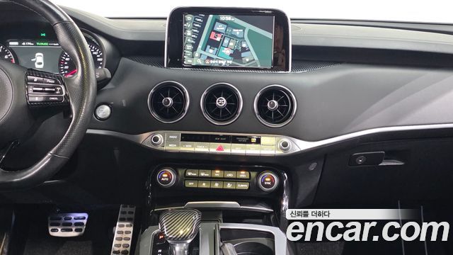 Kia Stinger 2018 — photo 14