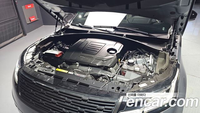 Land Rover Range Rover Velar 2026 — photo 6