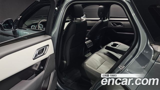 Land Rover Range Rover Velar 2026 — photo 18