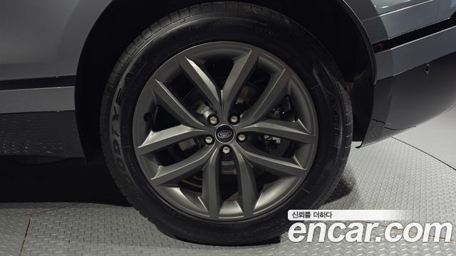Land Rover Range Rover Velar 2026 — photo 7