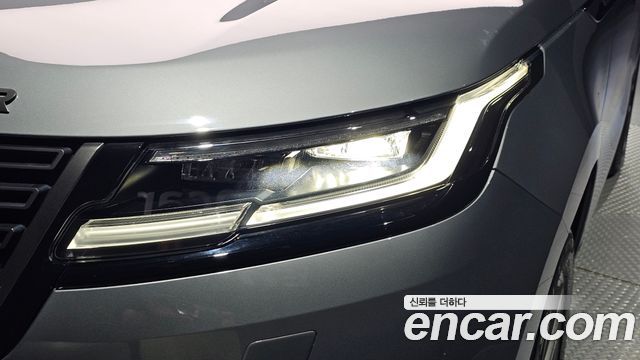Land Rover Range Rover Velar 2026 — photo 8