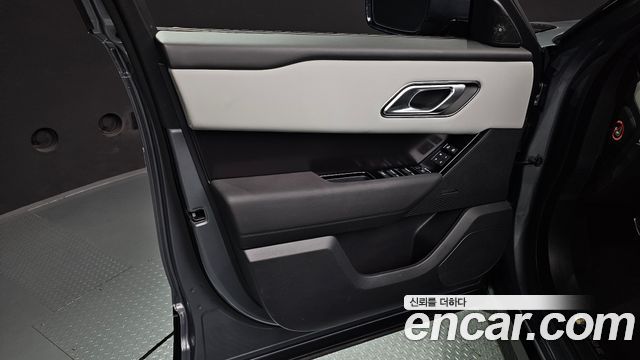 Land Rover Range Rover Velar 2026 — photo 14