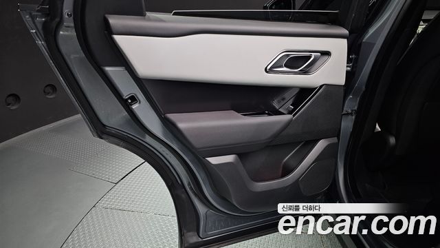 Land Rover Range Rover Velar 2026 — photo 15