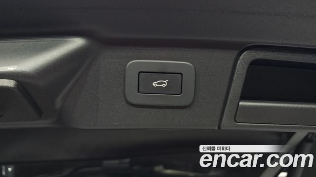 Land Rover Range Rover Velar 2026 — photo 32