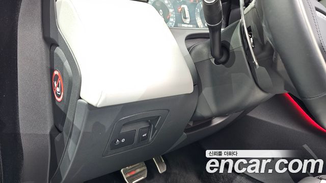 Land Rover Range Rover Velar 2026 — photo 38