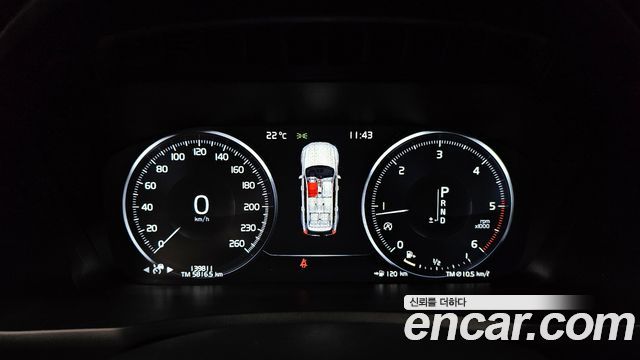 Volvo XC90 2018 — photo 11