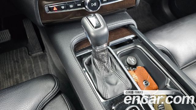 Volvo XC90 2018 — photo 12