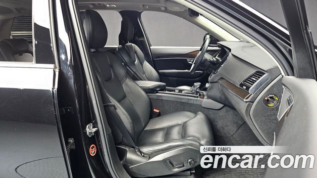 Volvo XC90 2018 — photo 17