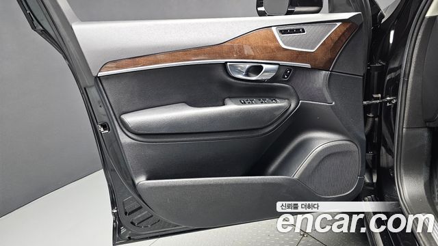 Volvo XC90 2018 — photo 14