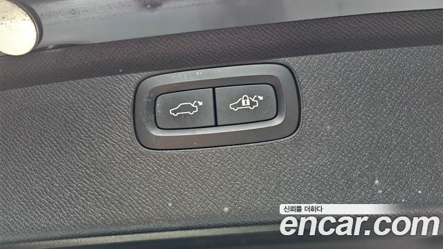 Volvo XC90 2018 — photo 28