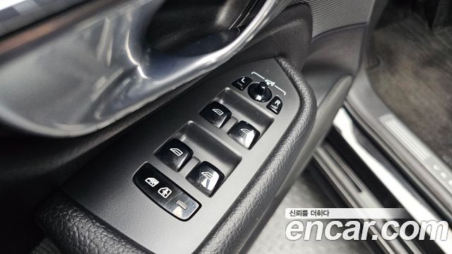 Volvo XC90 2018 — photo 30