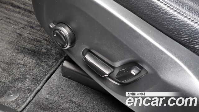 Volvo XC90 2018 — photo 32