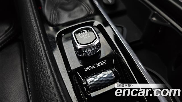 Volvo XC90 2018 — photo 33