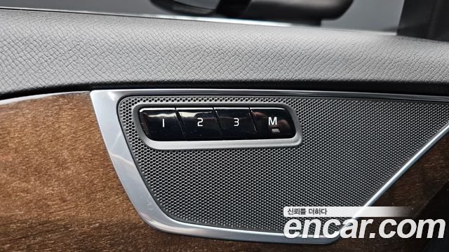 Volvo XC90 2018 — photo 34