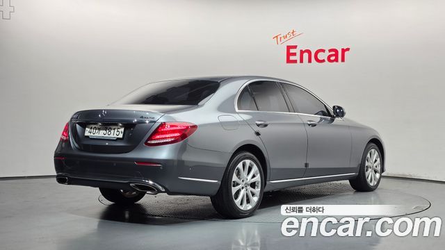 Mercedes-Benz E-Class 2019 — photo 2