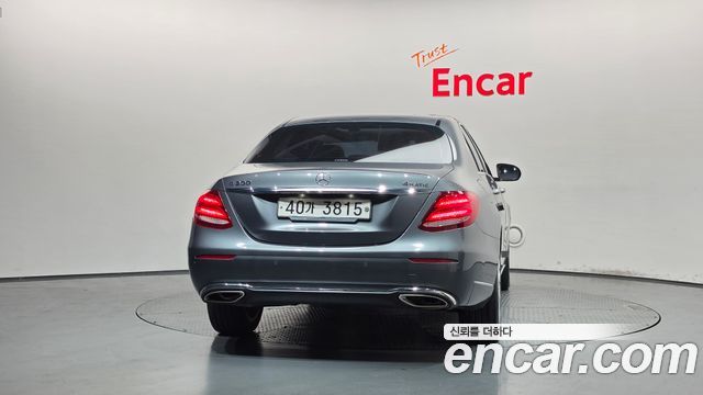 Mercedes-Benz E-Class 2019 — photo 4
