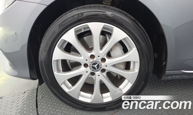 Mercedes-Benz E-Class 2019 — photo 5