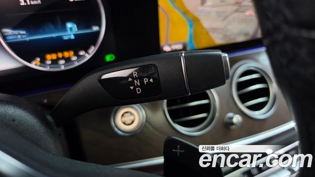 Mercedes-Benz E-Class 2019 — photo 12
