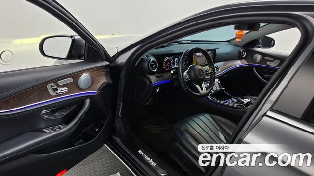 Mercedes-Benz E-Class 2019 — photo 13