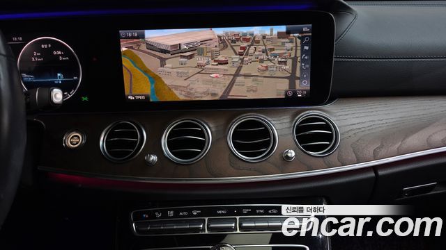 Mercedes-Benz E-Class 2019 — photo 18