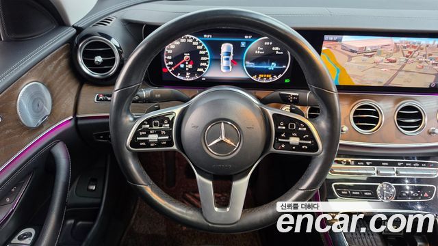 Mercedes-Benz E-Class 2019 — photo 19