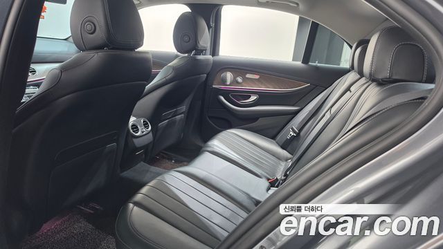 Mercedes-Benz E-Class 2019 — photo 26