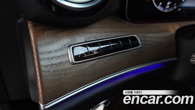 Mercedes-Benz E-Class 2019 — photo 28
