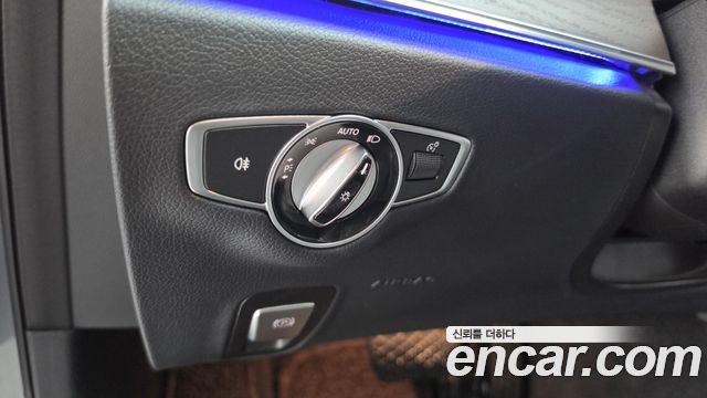 Mercedes-Benz E-Class 2019 — photo 29