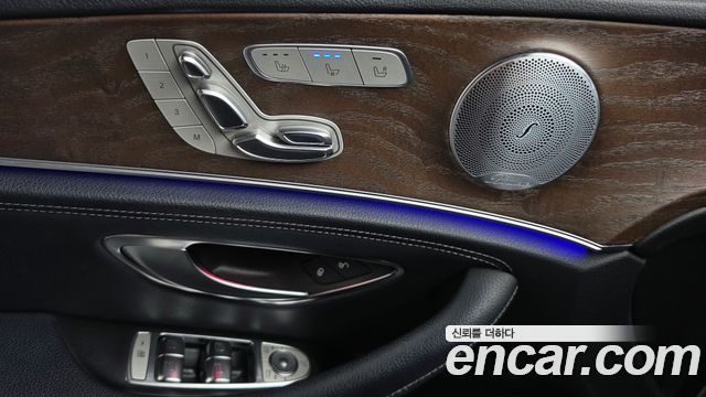 Mercedes-Benz E-Class 2019 — photo 34