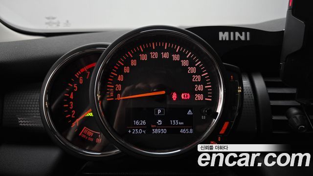 Mini Cooper 2020 — photo 11