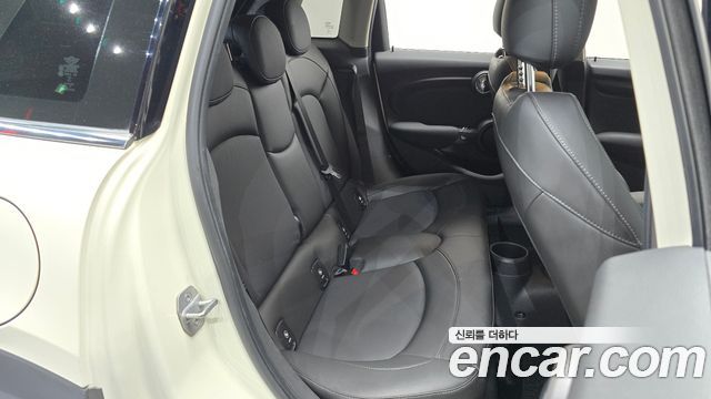 Mini Cooper 2020 — photo 17