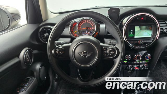 Mini Cooper 2020 — photo 19