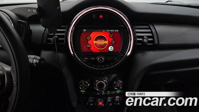Mini Cooper 2020 — photo 22