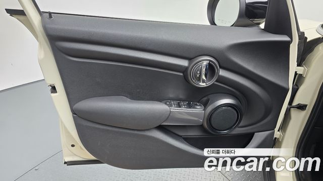 Mini Cooper 2020 — photo 14