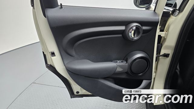 Mini Cooper 2020 — photo 15