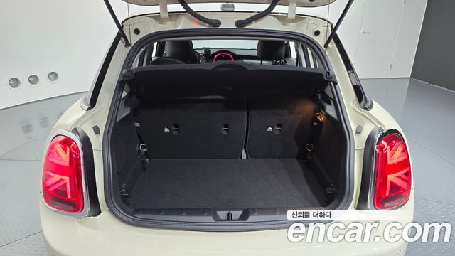 Mini Cooper 2020 — photo 32