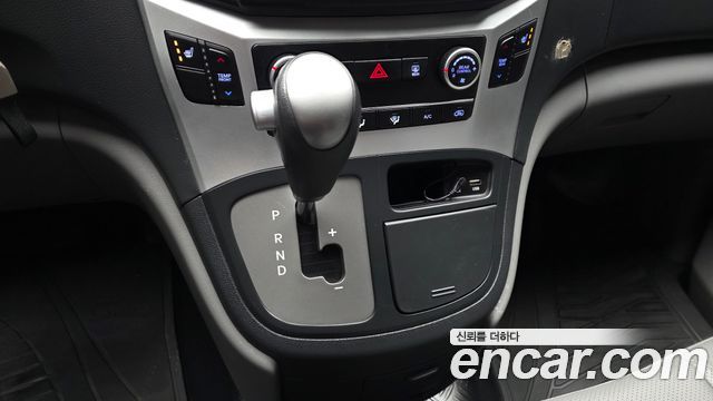 Hyundai Starex 2016 — photo 12