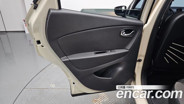 Renault Korea QM3 2018 — photo 15