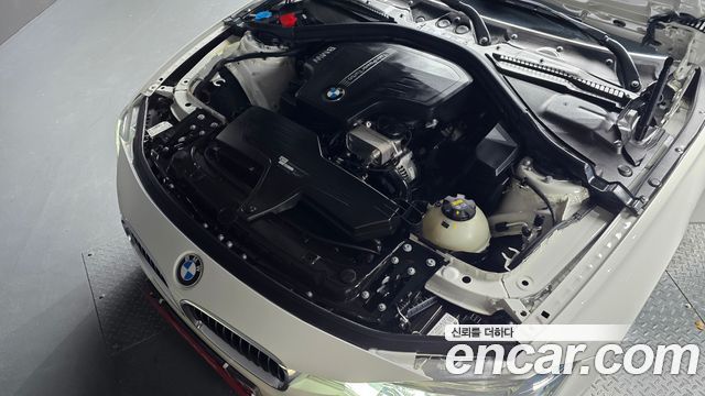BMW 3-Series 2018 — photo 6