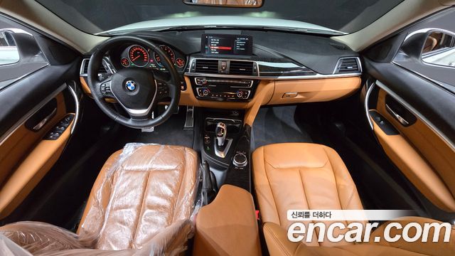 BMW 3-Series 2018 — photo 10