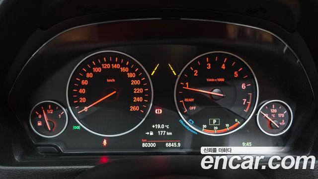 BMW 3-Series 2018 — photo 11