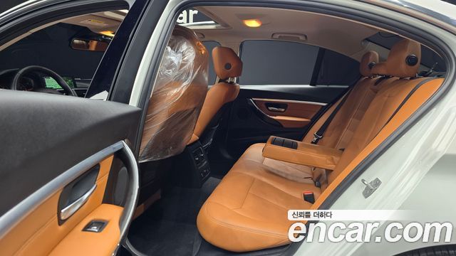 BMW 3-Series 2018 — photo 18