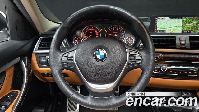 BMW 3-Series 2018 — photo 19