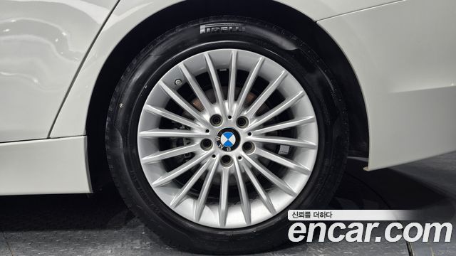 BMW 3-Series 2018 — photo 7