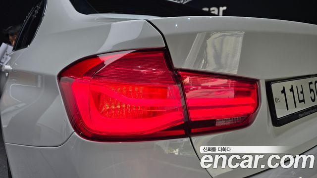 BMW 3-Series 2018 — photo 9